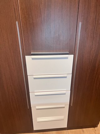 Mueble de matrimonio: cómoda y mesitas
