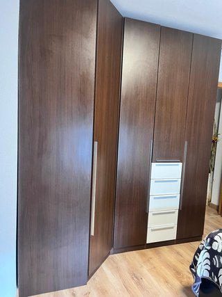 Mueble de matrimonio: cómoda y mesitas