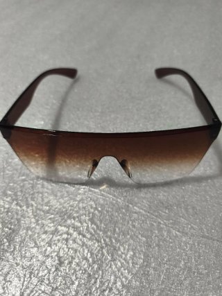Gafas de sol marrones degradadas