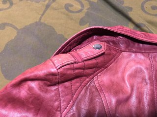 Cazadora de cuero biker de la marca Stradivarius.