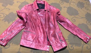 Cazadora de cuero biker de la marca Stradivarius.