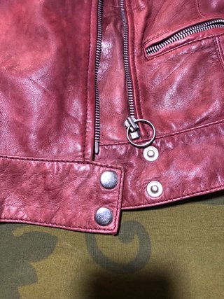 Cazadora de cuero biker de la marca Stradivarius.