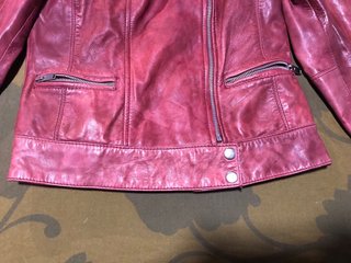 Cazadora de cuero biker de la marca Stradivarius.