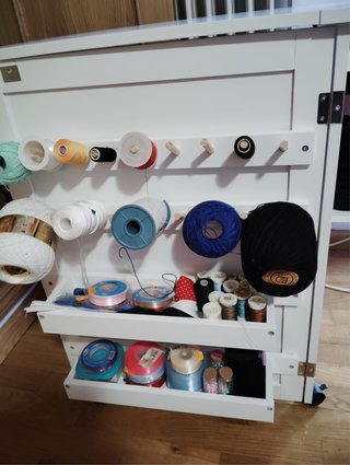 Mesa de costura Singer con máquina