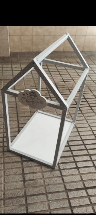 Casa de muñecas estructura madera