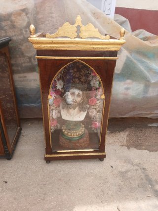 Capilla Antigua y Figura de Olot