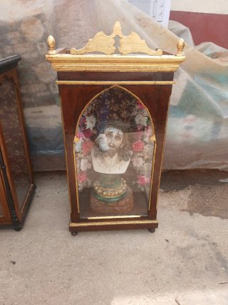 Capilla Antigua y Figura de Olot