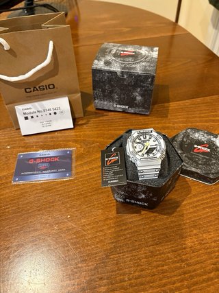 Reloj Casio G-Shock Plata y Blanco