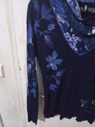 Blusa Desigual floral cuello alto