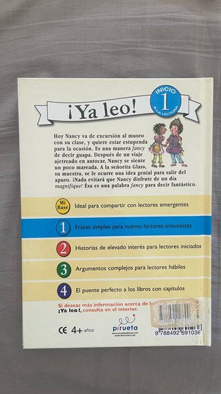 Libro Fancy Nanncy en el museo
