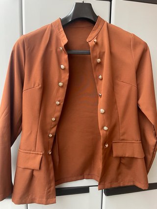 Americana mujer mostaza botones dorados
