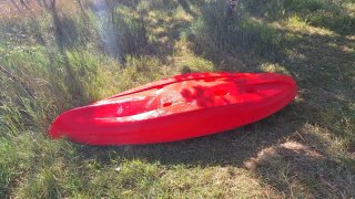 Kayak rigido monoplaza de pesca