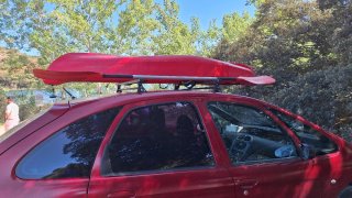 Kayak rigido monoplaza de pesca