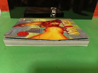 Iron man (Best Seller | Cómic) (Spanish Edition)