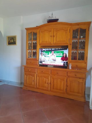 Mesa de comedor,sillas de madera y mueble salon