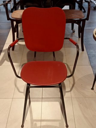 Conjunto mesa ruedas y 2 sillas vintage años 50