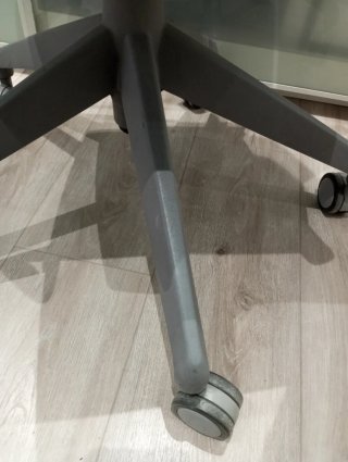 Silla de oficina azul y gris