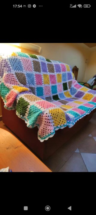 Manta de ganchillo . Funda de sofa