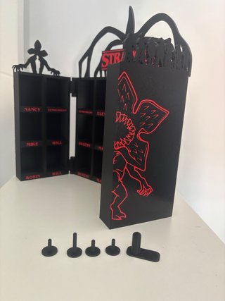 Expositor Stranger Things Funko Pop kinder joy