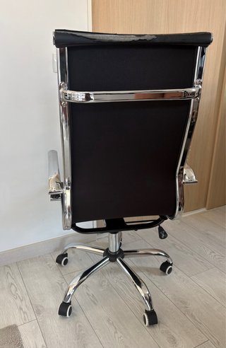 Silla de oficina ergonómica negra