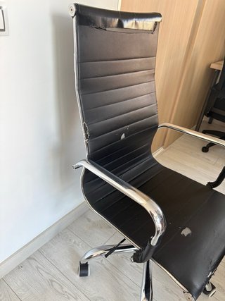 Silla de oficina ergonómica negra
