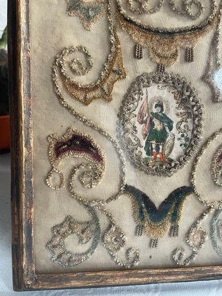 Relicario bordado antiguo