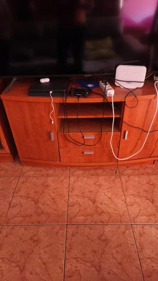 Mueble de comedor madera y cristal