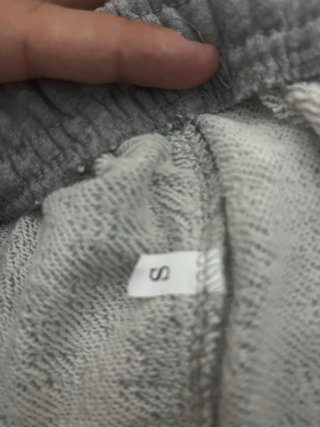 Pantalón corto Adidas gris