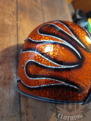 Casco metal flake flames orange