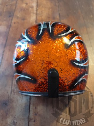 Casco metal flake flames orange