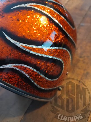 Casco metal flake flames orange