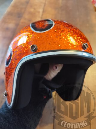 Casco metal flake flames orange