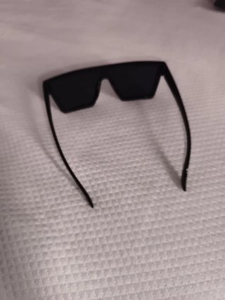 Gafas de sol futuristas