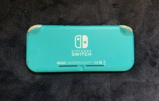 Nintendo Switch Lite con cargador + Funda y caja