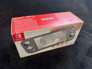 Nintendo Switch Lite con cargador + Funda y caja