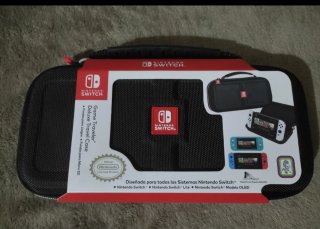 Nintendo Switch Lite con cargador + Funda y caja