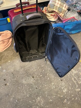 Maleta de cabina gris y negra