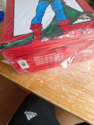 Estuche Decadas Marvel  Incluye 4 tomos cada uno