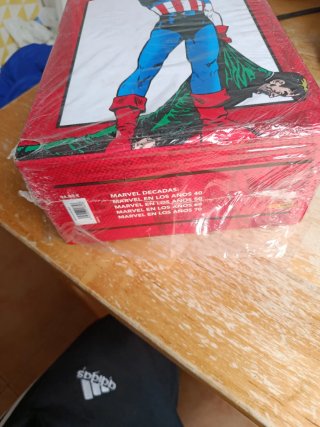 Estuche Decadas Marvel  Incluye 4 tomos cada uno