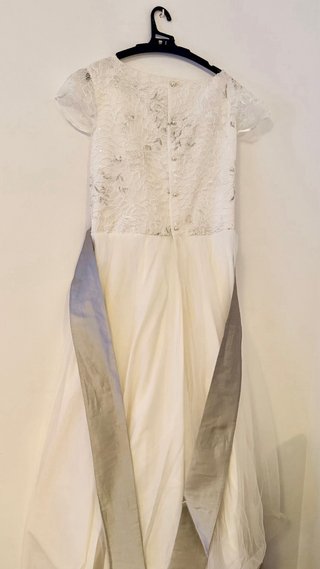 Vestido de Comunión elegante con encaje y bordados