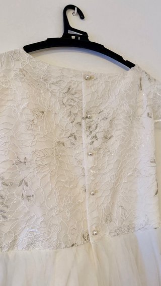 Vestido de Comunión elegante con encaje y bordados