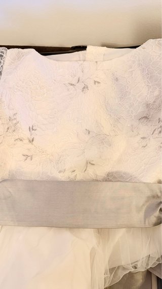 Vestido de Comunión elegante con encaje y bordados