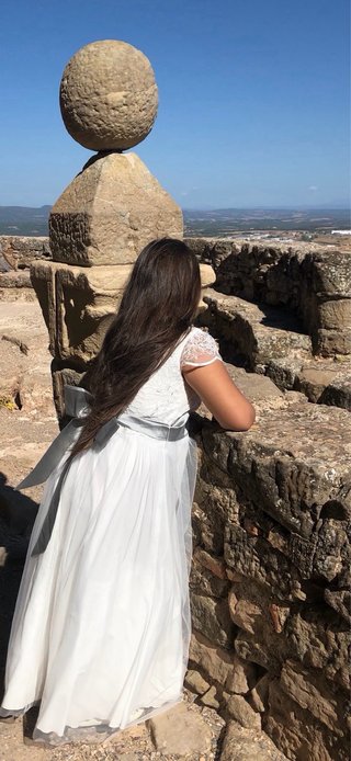 Vestido de Comunión elegante con encaje y bordados