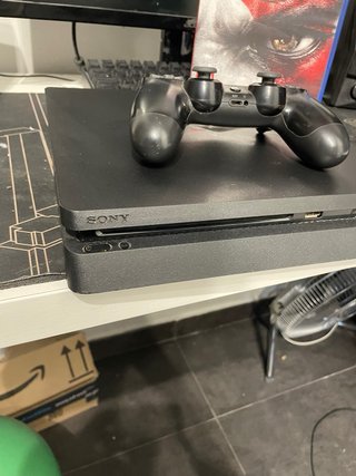 PS4 (PlayStation 4) Negra + Mando + God of War