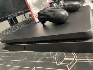 PS4 (PlayStation 4) Negra + Mando + God of War