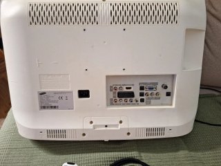 Televisor Samsung Blanco con Mando, 22