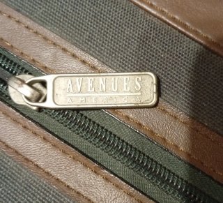 Cartera portafolio AvenueS negra y marrón