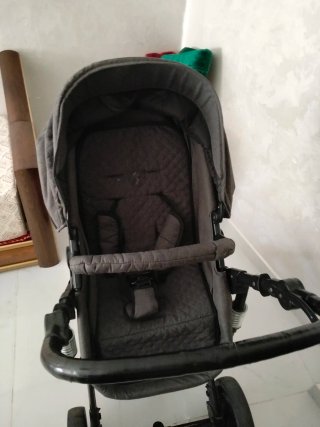 Carro de bebé gris