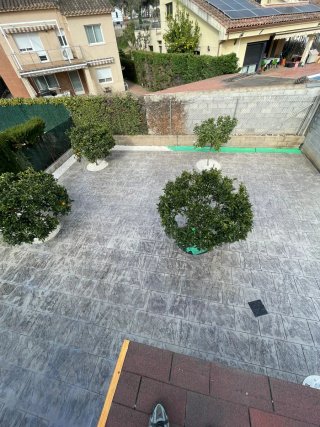 Hormigón impreso y muro de contención