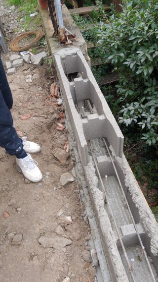 Hormigón impreso y muro de contención